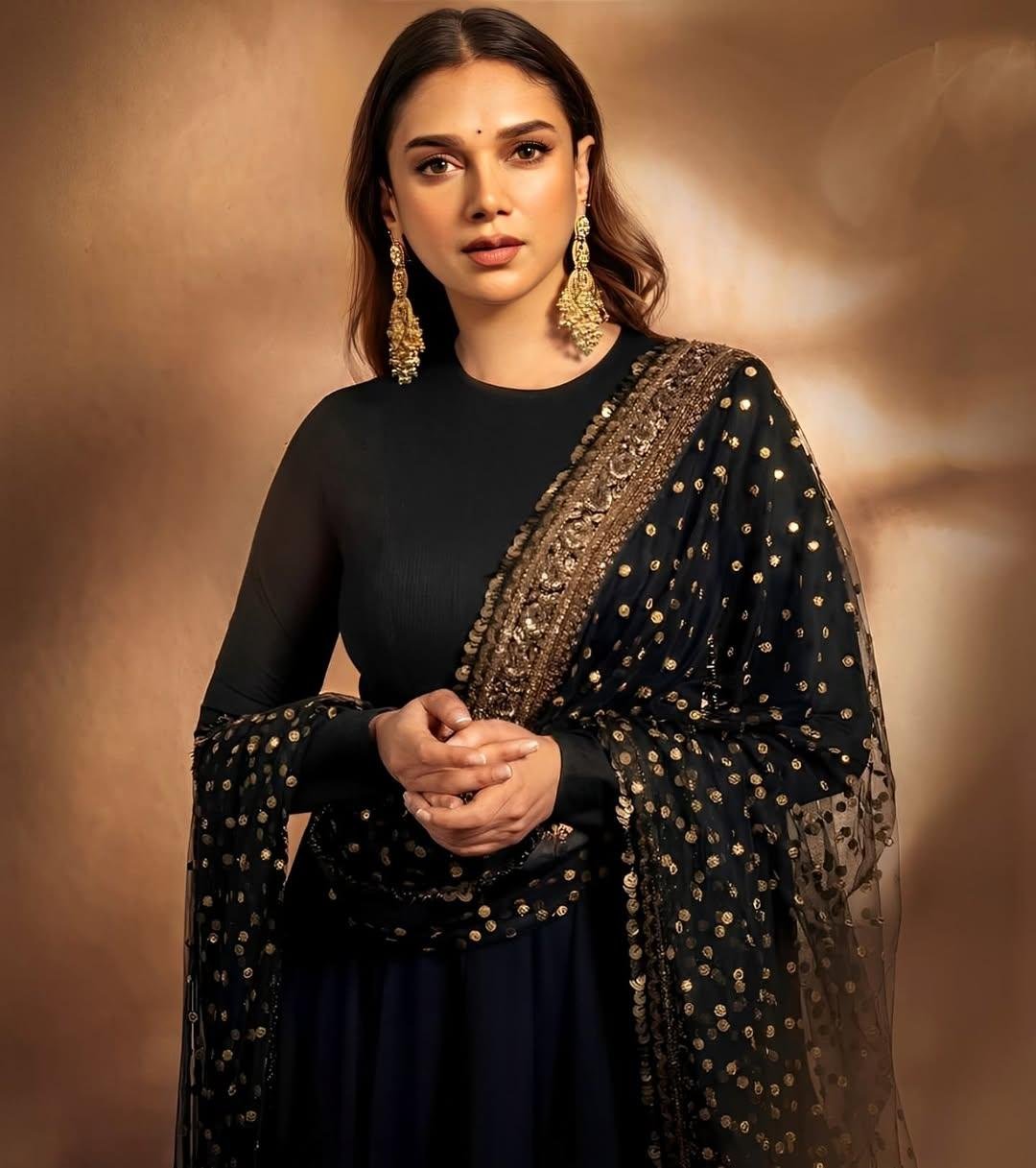 Aditi Rao Black Embroidered Gown With Dupatta