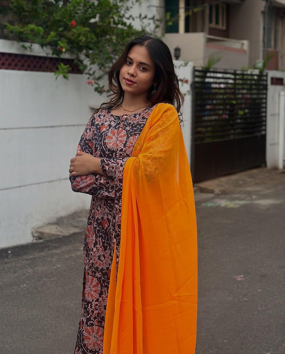 Women's Kalamkari Floral Printed Straight Kurti Set with Dupatta