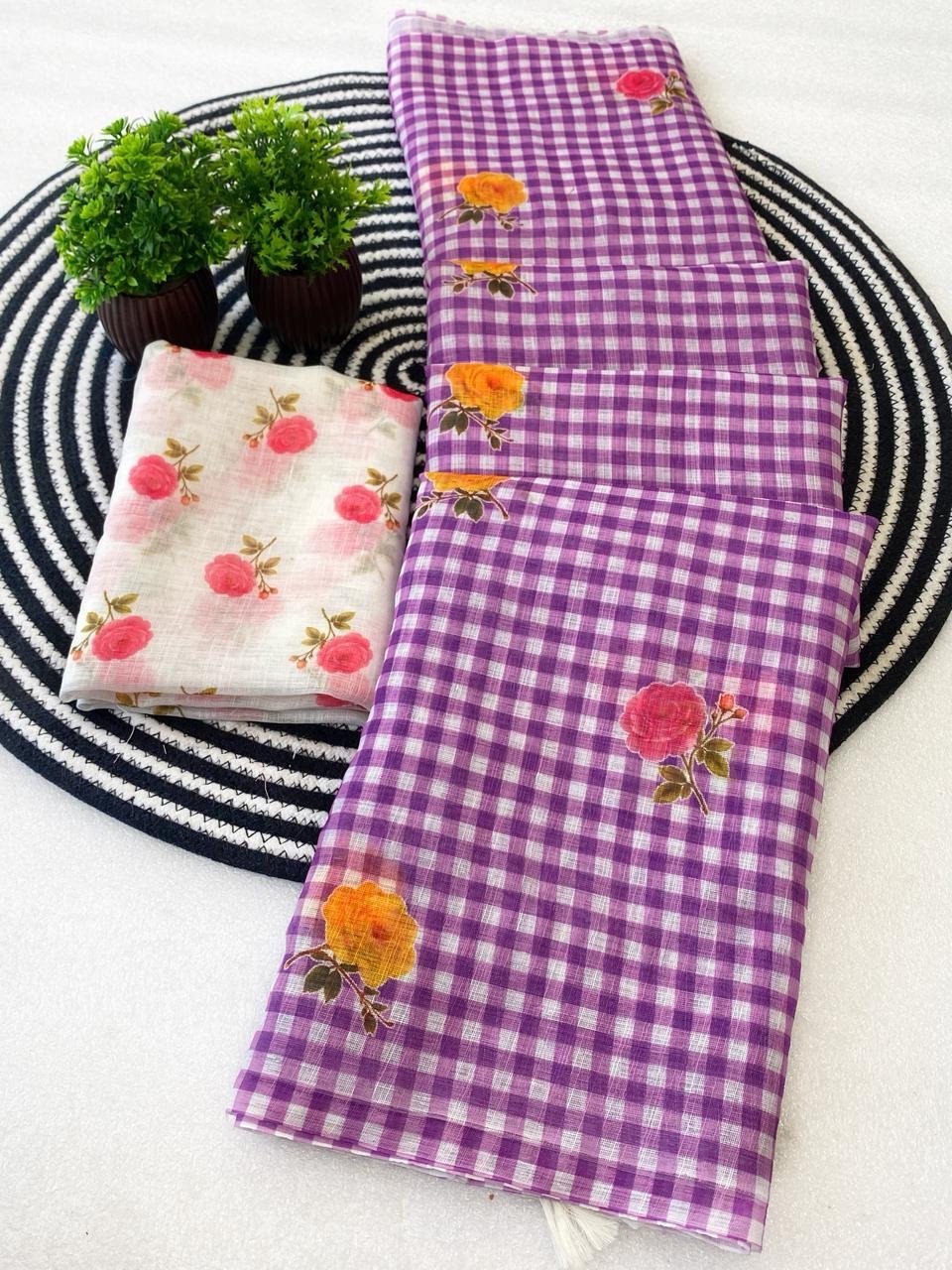 Checks Printed Saree with Floral blouse piece