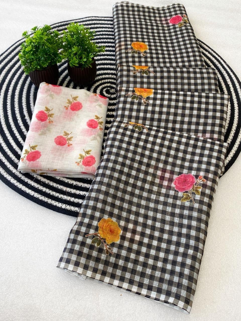 Checks Printed Saree with Floral blouse piece