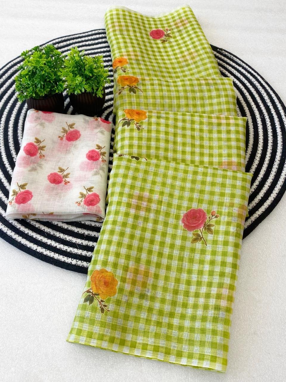 Checks Printed Saree with Floral blouse piece